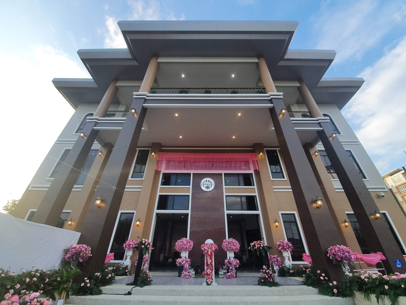 เทศบาลเมืองกะทู้เปิดอาคารสำนักงานใหม่ เพื่อเพิ่มประสิทธิภาพการบริการประชาชน
