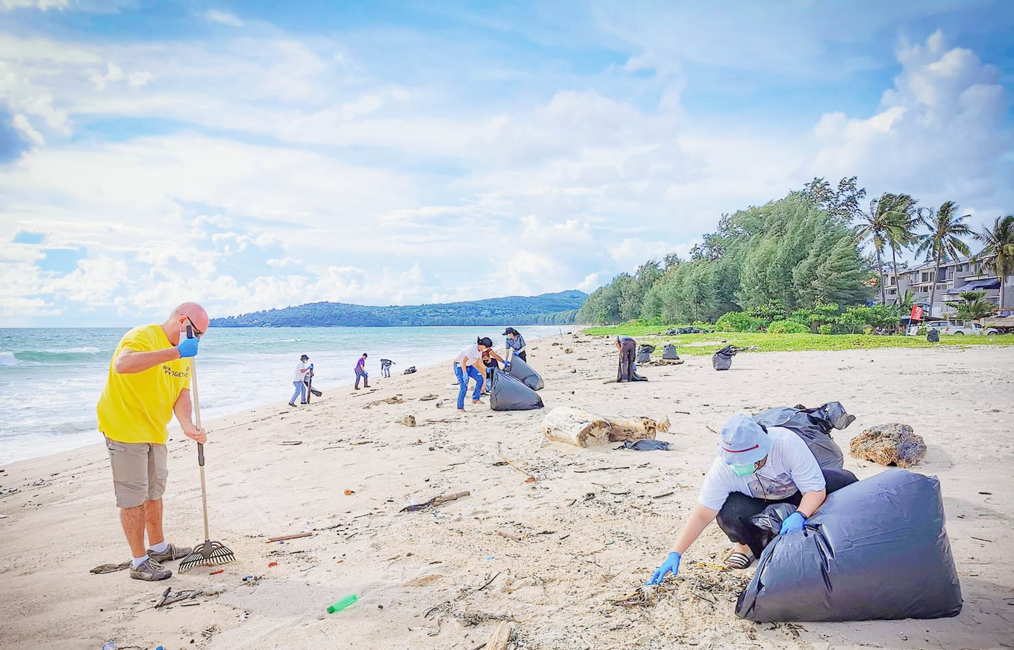 ลากูน่า ภูเก็ต ร่วมทำความสะอาดชายหาดเตรียมรับวันหยุดยาว 