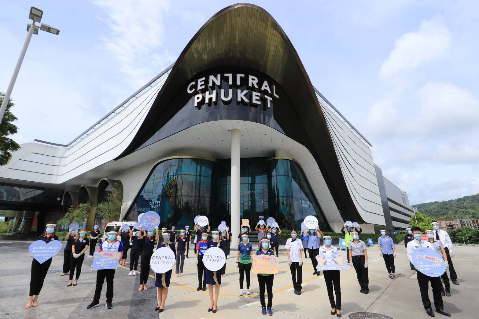 “เซ็นทรัล ภูเก็ต” นำร่องเป็นศูนย์การค้าแห่งแรกในไทย สร้างภูมิคุ้มกันหมู่ได้สำเร็จ พนักงานรับวัคซีนครบ 2 เข็มแล้ว 85% 