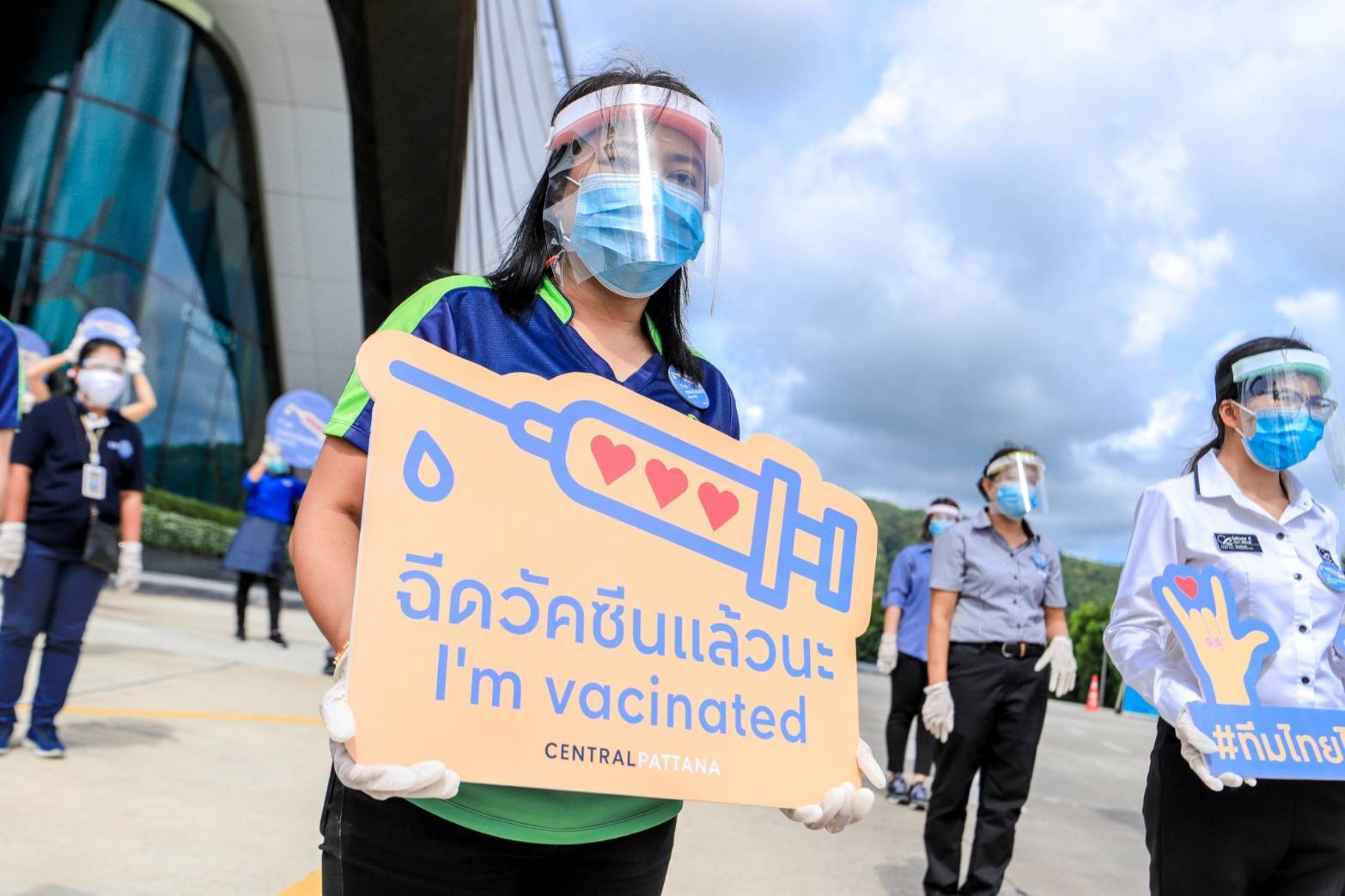 “เซ็นทรัล ภูเก็ต” นำร่องเป็นศูนย์การค้าแห่งแรกในไทย สร้างภูมิคุ้มกันหมู่ได้สำเร็จ พนักงานรับวัคซีนครบ 2 เข็มแล้ว 85% 